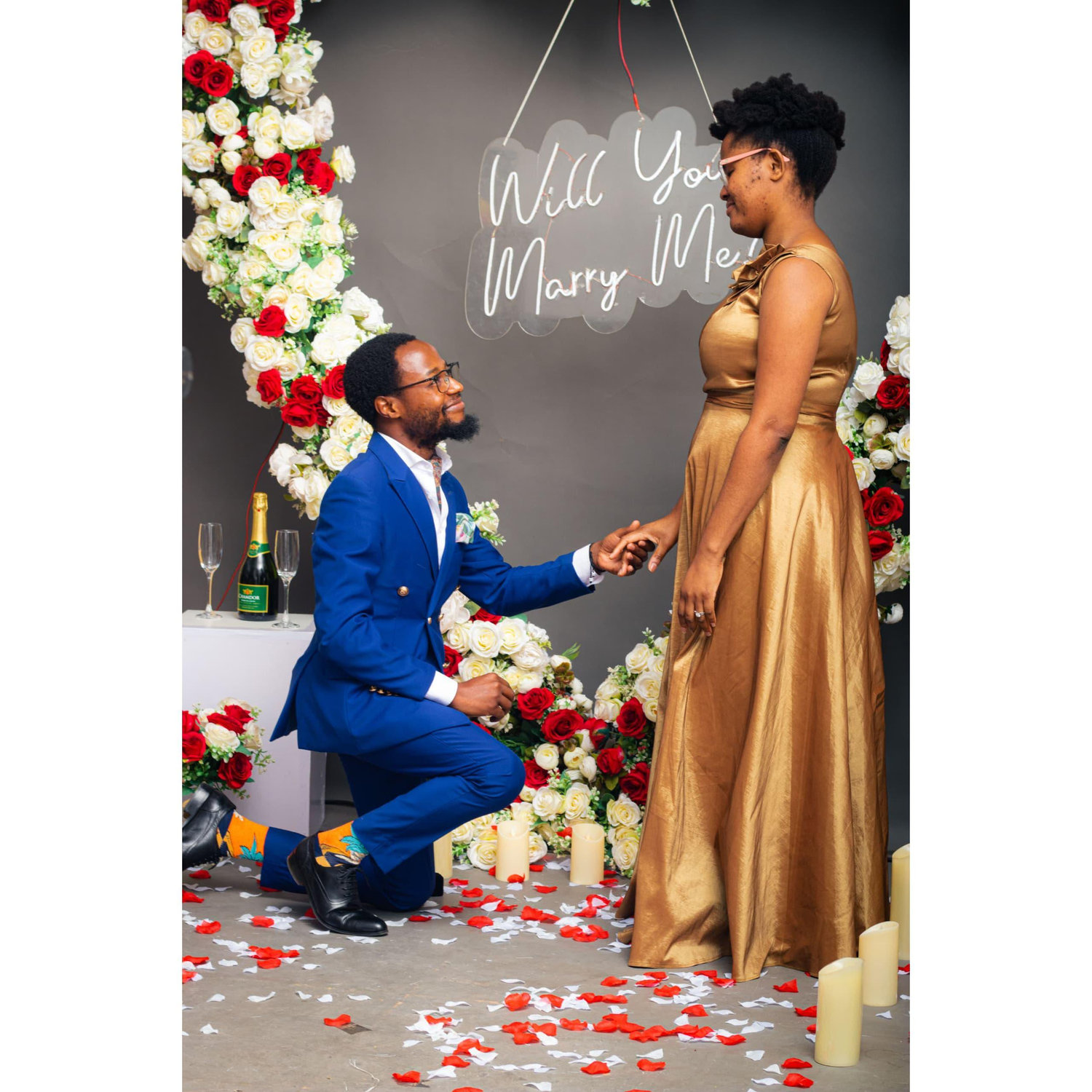 He proposed in the most romantic way! So personified