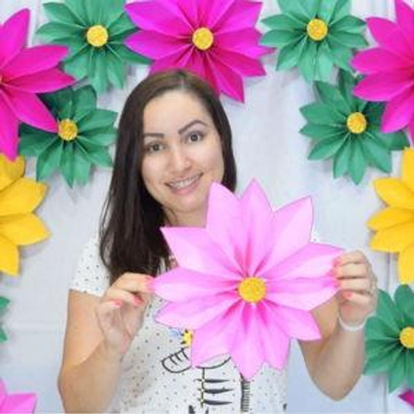 Ajuda o noivo a pagar as flores da decoração