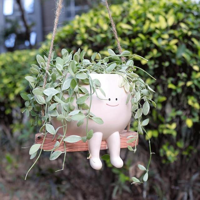 HUNTHAWK Large Swinging Smiley Face Planter Pot Hanging Flower Planters for Indoor and Outdoor Plants, Funny Succulent Pots for String of Pearls Plant Live- Ideal Gifts for Mother's Day and Christmas