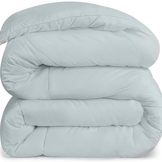 Utopia Bedding All Season 250 GSM Comforter - Plush Siliconized Fiberfill Comforter Twin - Box Stitched (Twin/Twin XL, Light Gray)