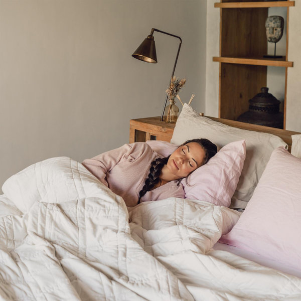 How to Choose a Weighted Blanket That Actually Helps