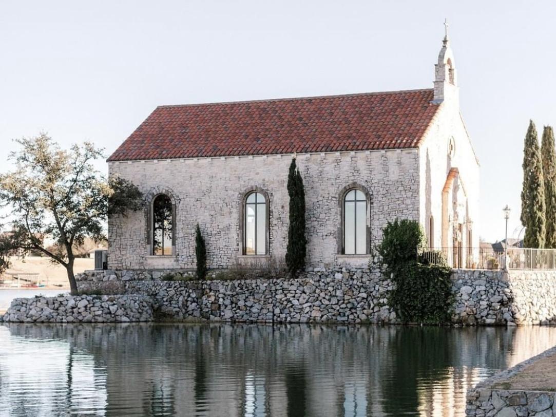 The Wedding Website of Sharina Arceneaux and Travis Sigur