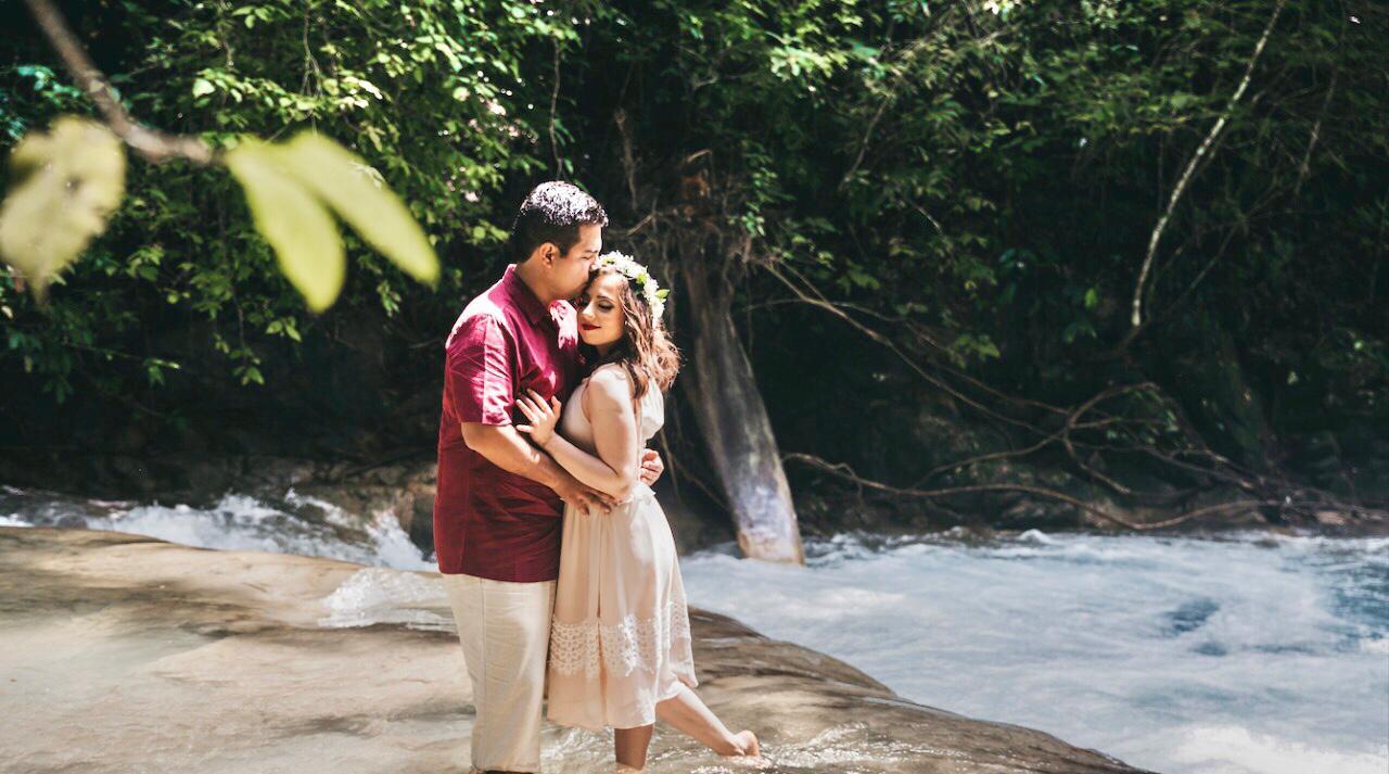 The Wedding Website of Dulce Carolina Izaguirre and Giovani Serna