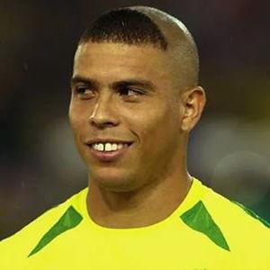 1 ano de corte de cabelo pro noivo