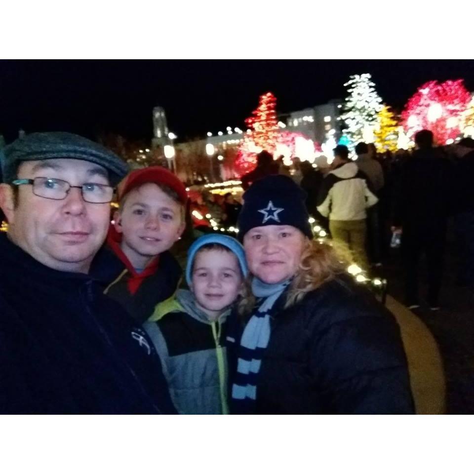 Family picture - Temple Square lights 2018
