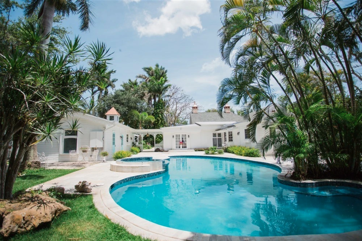 The Wedding Website of Tania Sanjurjo and Jorge Roza