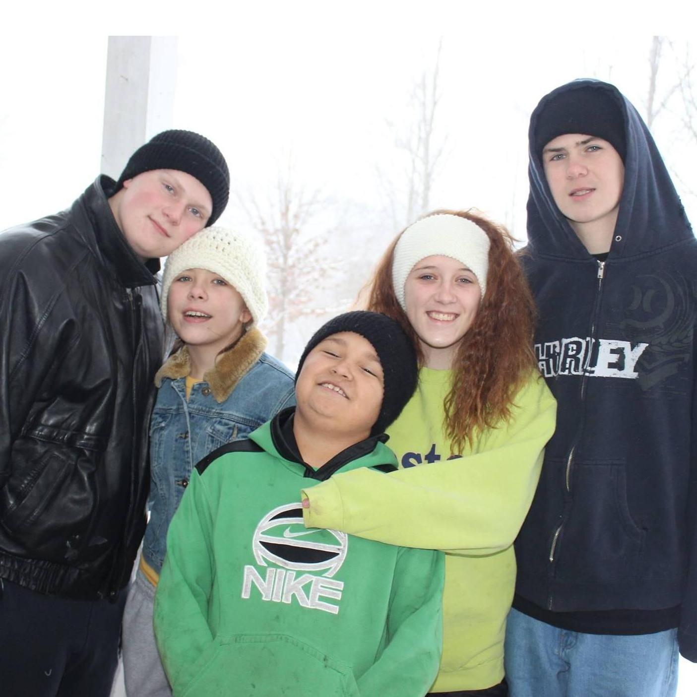 Chris and his siblings. From left to right Ethan, Raven, Alex, Savannah, Chris.