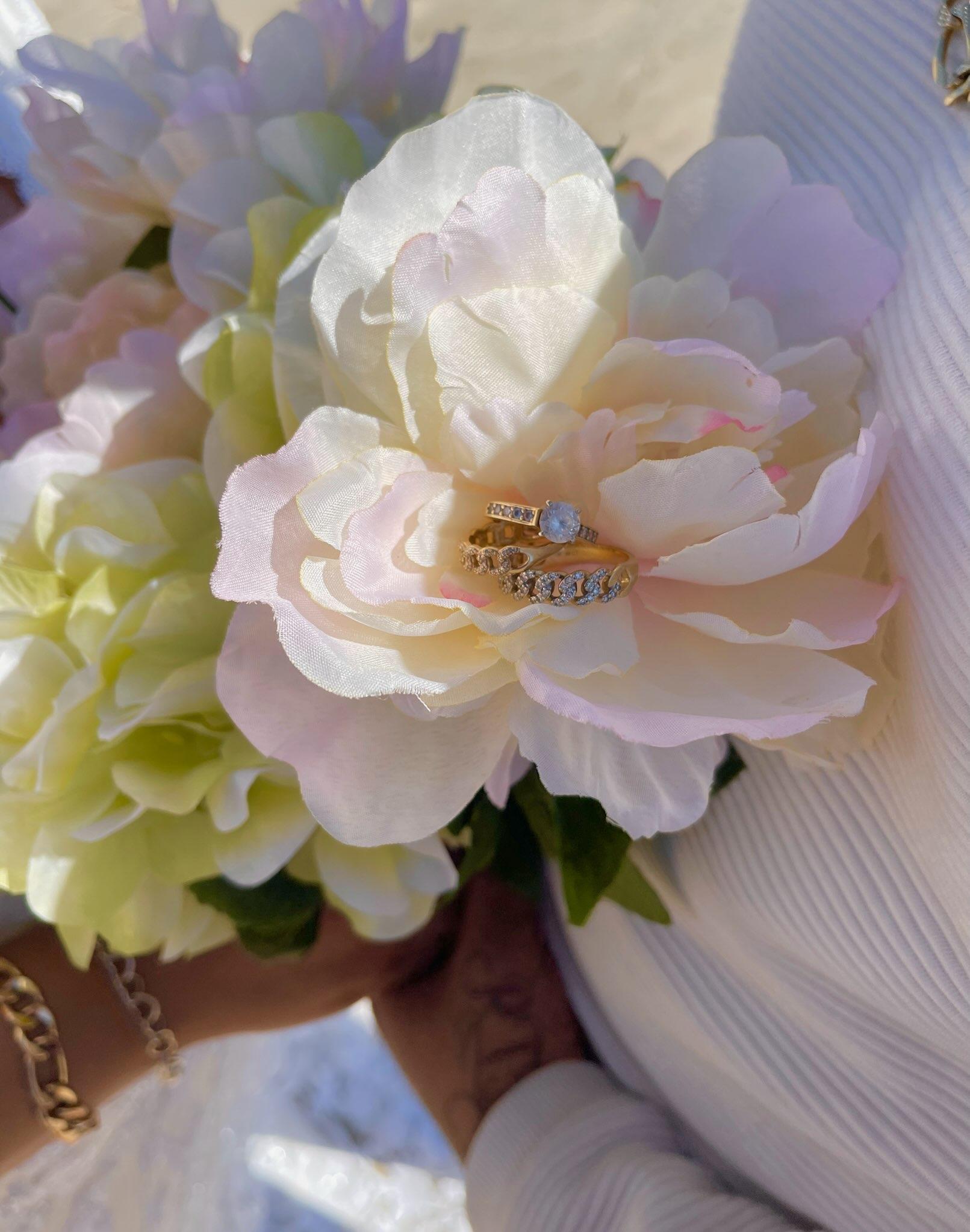 The Wedding Website of Ashlee Flores-Gutierrez and Rogelio Gutierrez