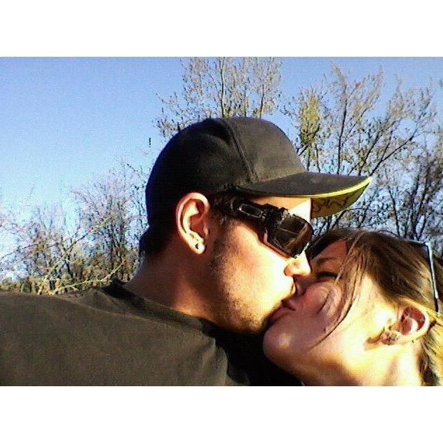 Gotta have those kissing pictures, right??