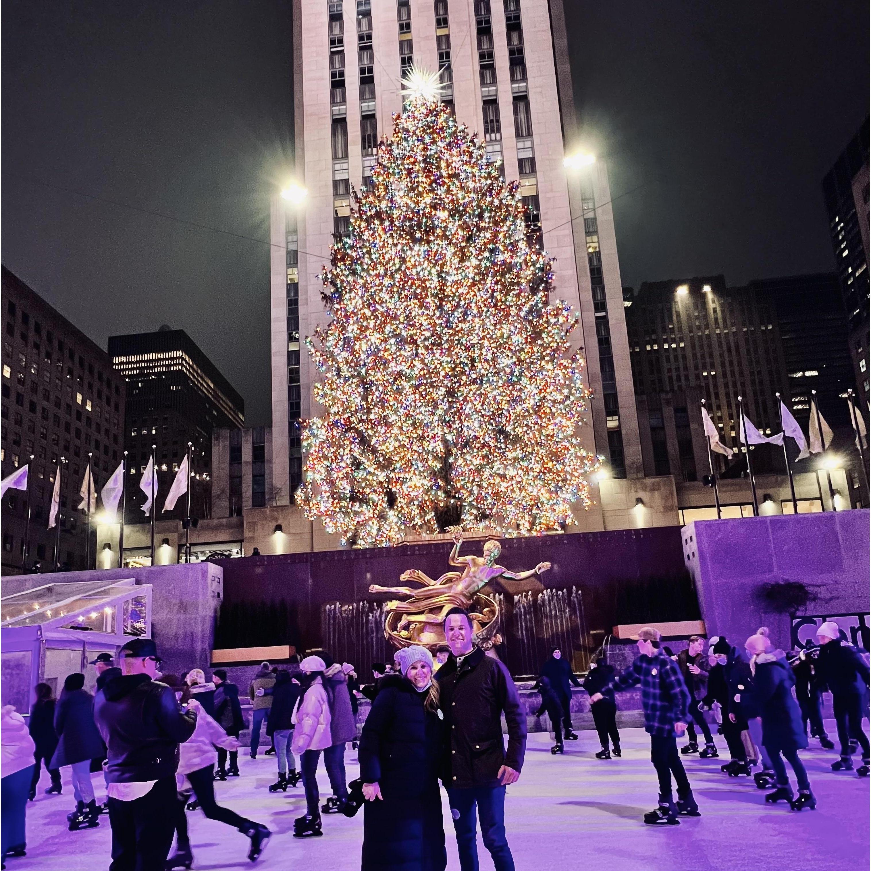 Skating at Rockefeller Center, NYC :: 2021
