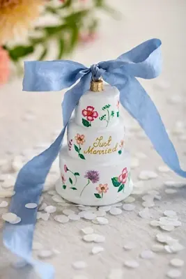Wedding Cake Glass Ornament