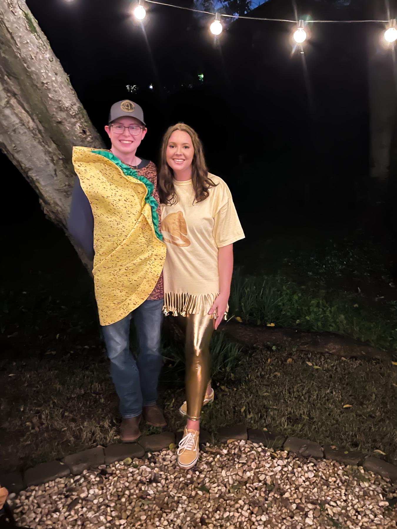 We went strong for our first couples costume. Live màs.