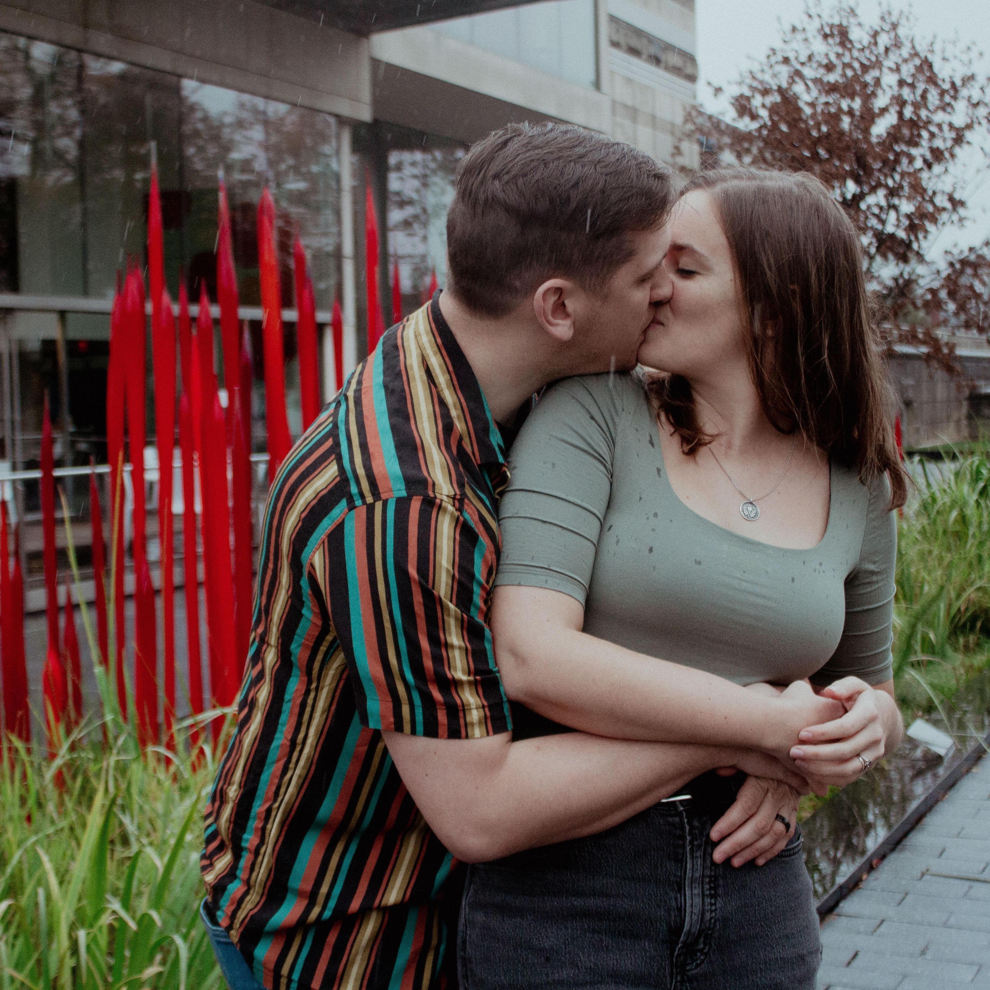 Kissing at the Virginia Museum of Fine Arts (VMFA) where we initially met for our couples photos with Megan Crews, the groom's sister (November 2022).