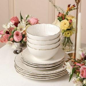 Christian Siriano Zinnia Porcelain Dinnerware Set, 12-Piece Plates and Bowls Set, White and Gold Dish Set for 4, Scalloped Edge, Hand Wash Only