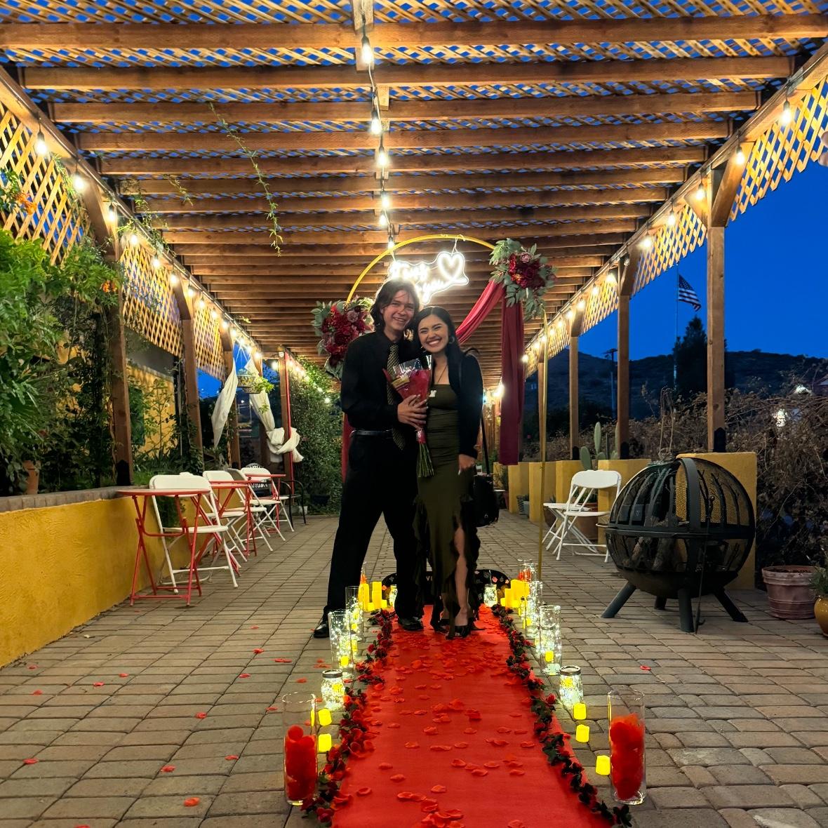 We got ENGAGED💍🌹