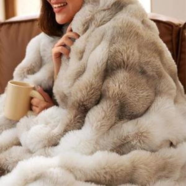 Bedsure GentleSoft Faux Fur Throw XL Blanket; Color: Cream