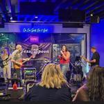 On Cue Sports Bar & Grill