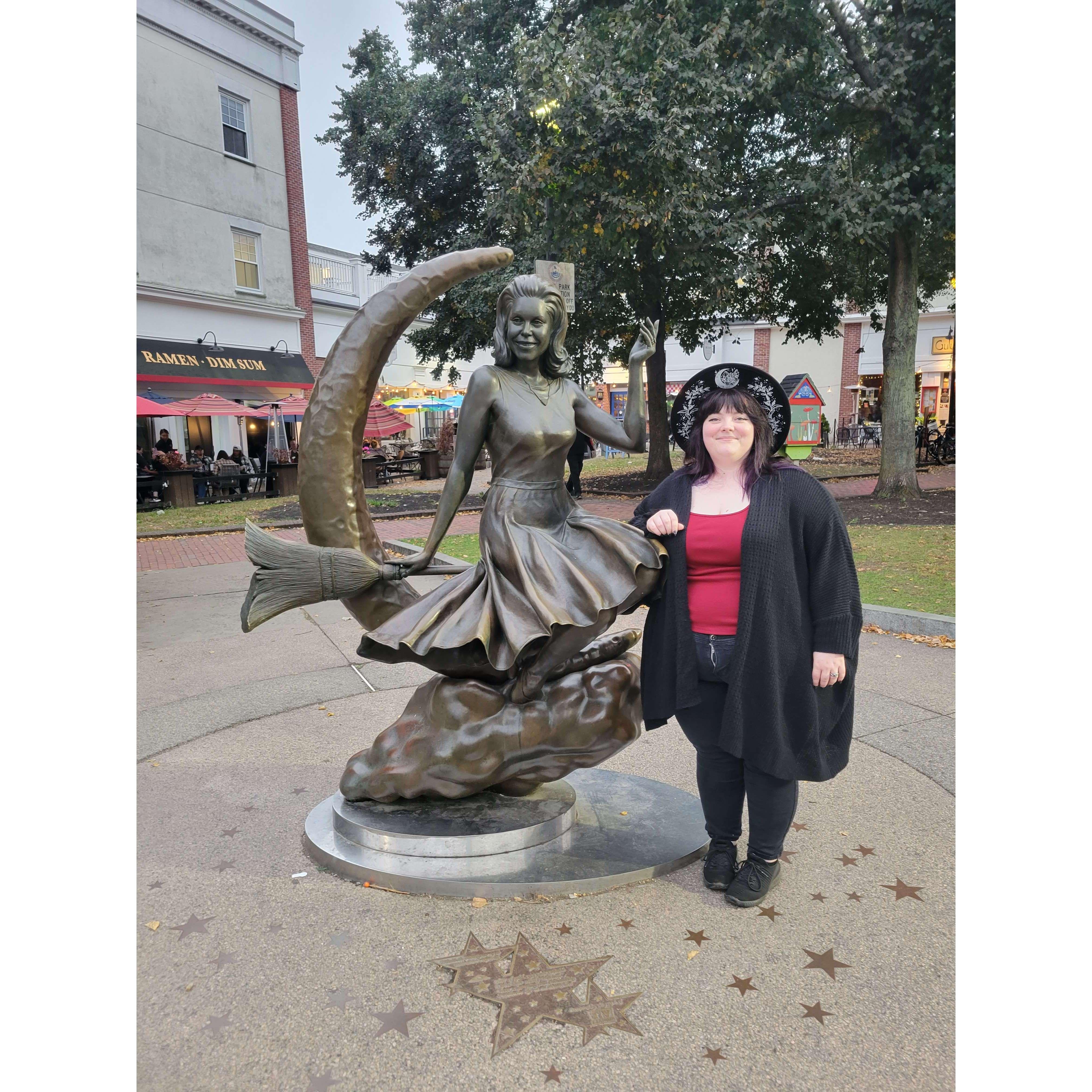 Bewitched statue!  Peep that hardware on Kelli's finger.  👀