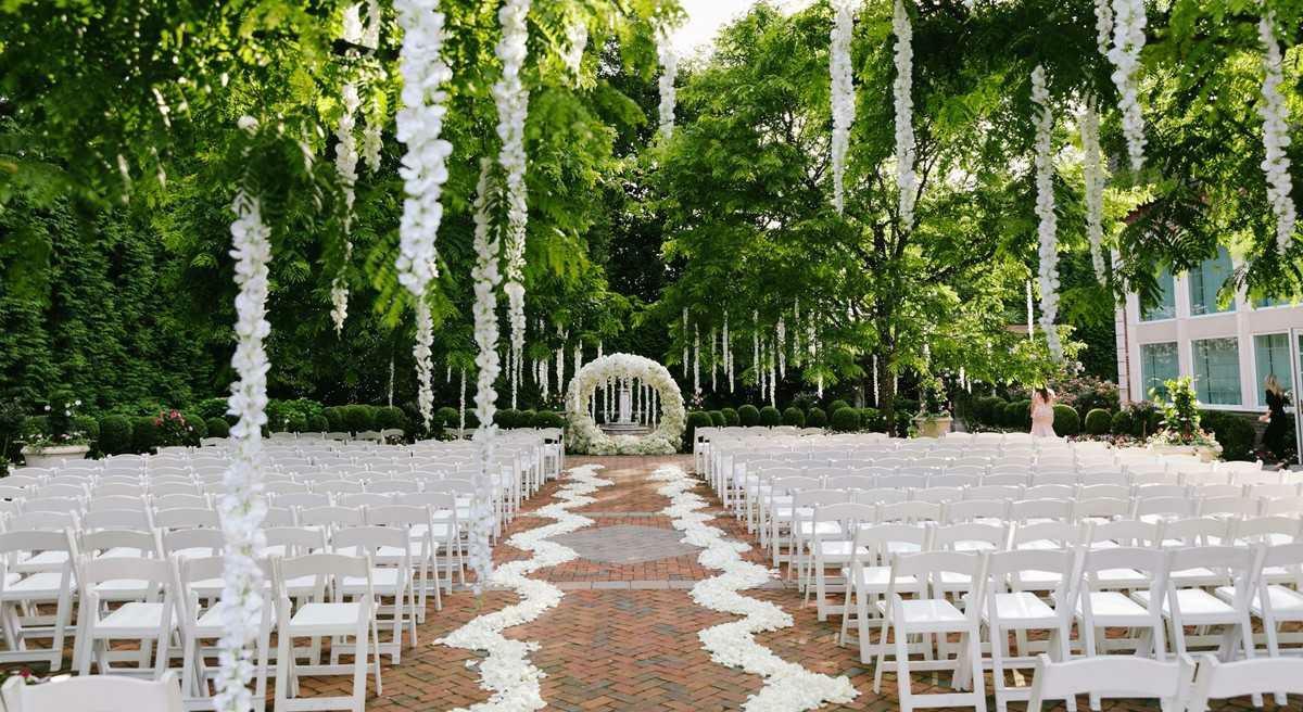 The Wedding Website of Shari Etienne and Erzcel Boyd