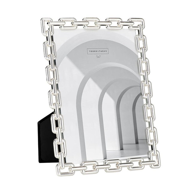 Torre & Tagus Chain Link Metal 5x7 Picture Frame - Modern Silver Photo Frame with Non-Tarnishing Electroplated Finish for One 4x6 Picture, Perfect for Displaying Cherished Memories, Silver, 5x7