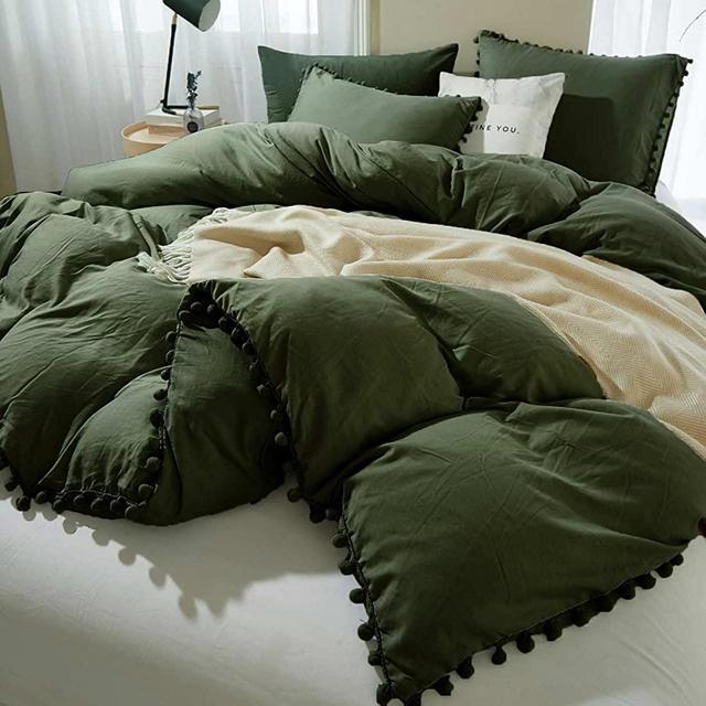 Comforter Set Queen Size Pom, 3 Piece Boho Bed Set, All Season Farmhouse Microfiber Down Alternative Bedding Comforter with 2 Pillow Shams, Solid Olive Green Pompom