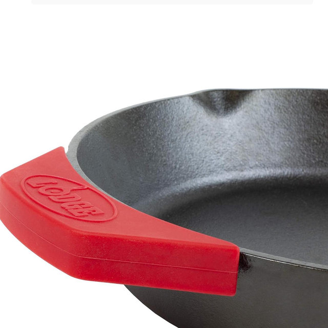 Lodge Silicone Assist Handle Holder, Red (Pack of 2)