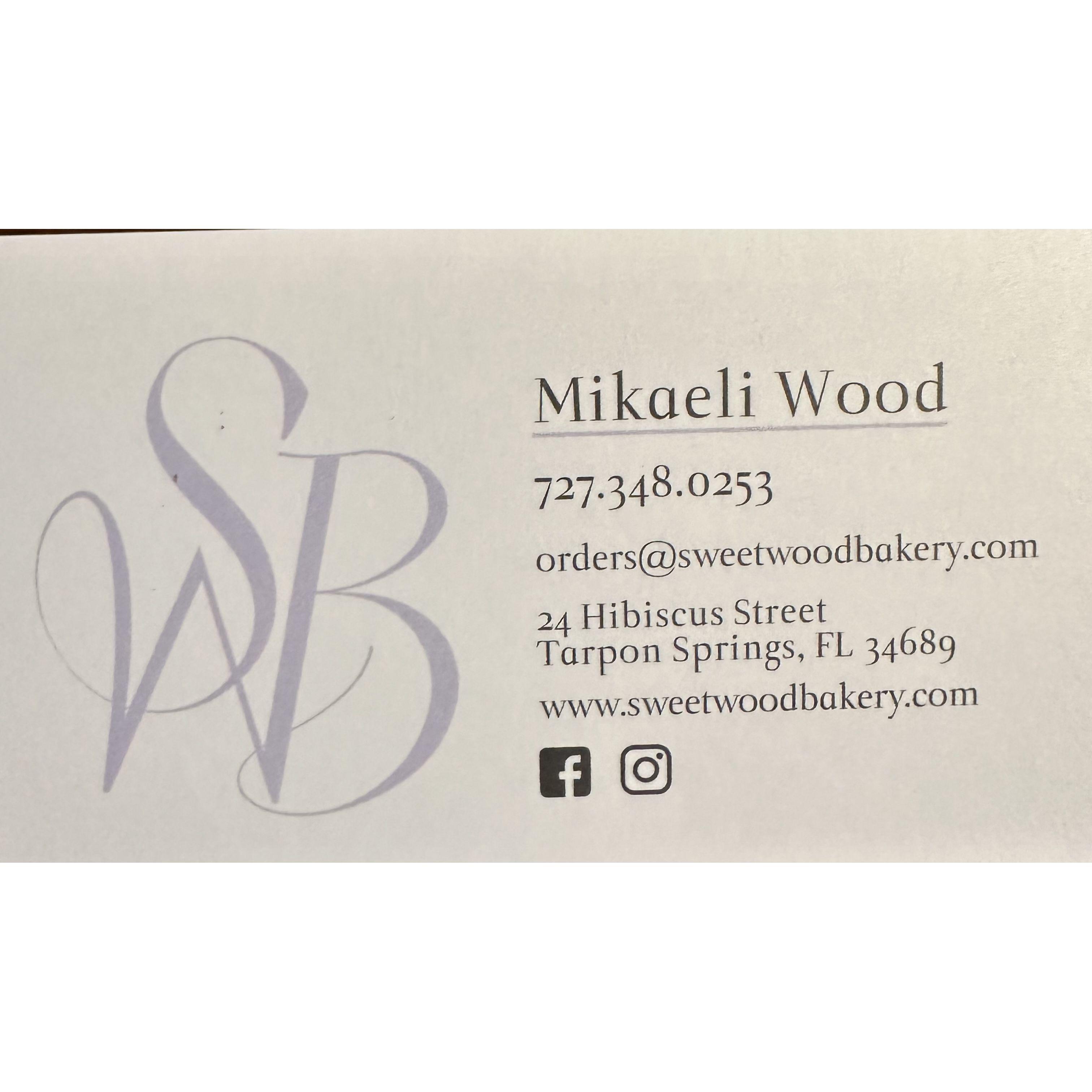 Wedding Cake:  Sweetwood Bakery   727-348-0253