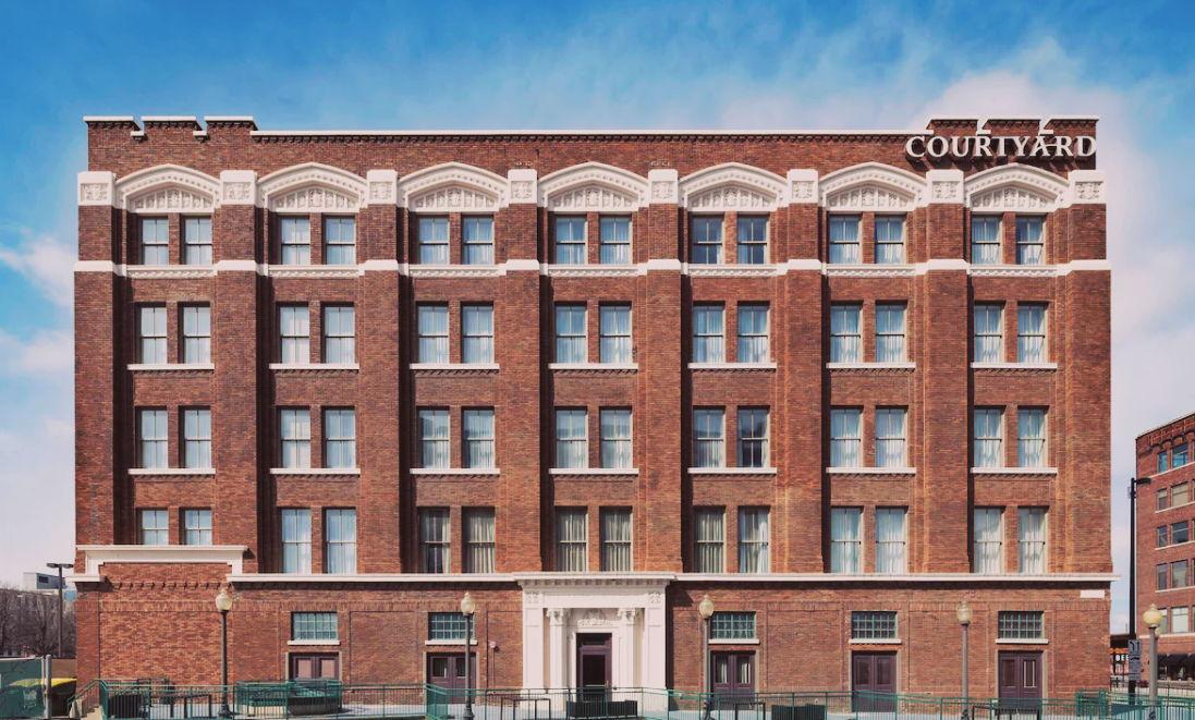 The Wedding Website of Abigail Lunzmann and Aidan Glynn