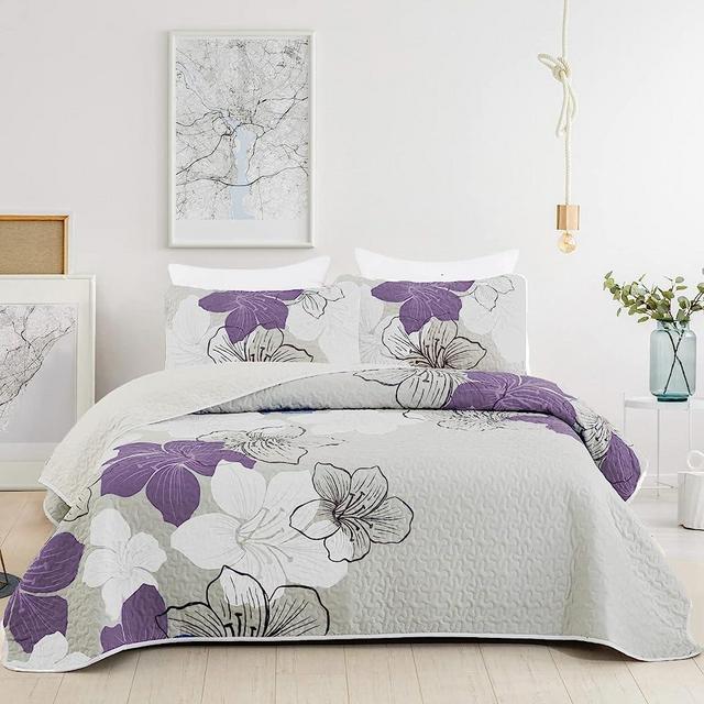 3 Pieces Quilt Set California King Purple Floral Pattern Quilt Coverlet Set Elegant Boho Lily Bedspread with 2 Pillow Shams Breathable Microfiber Bedding Decor Quilt Set All Season (Purple, 106"x96")