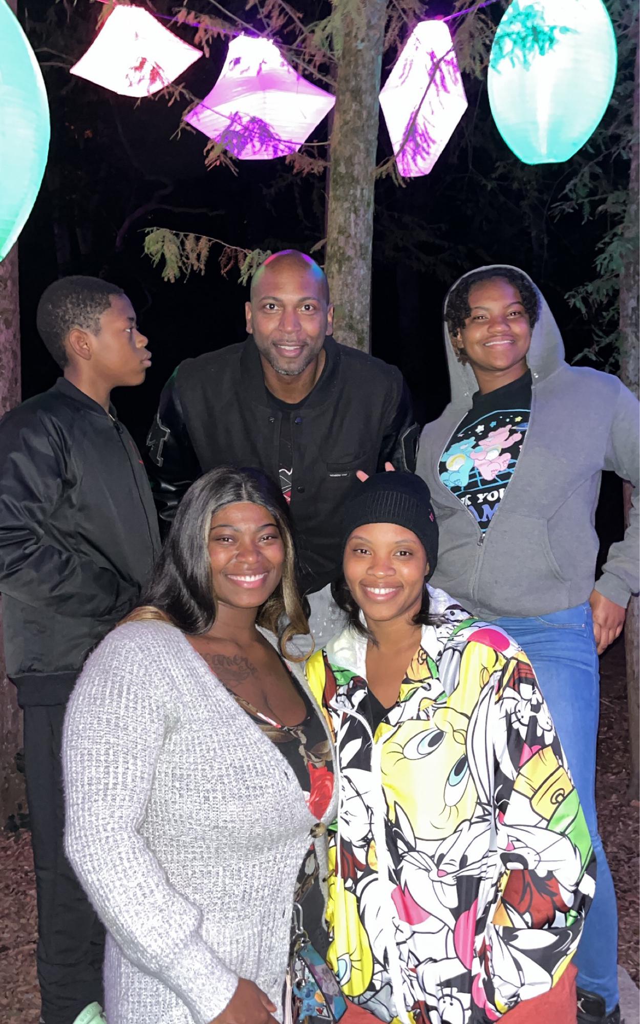X-Mas light show family walk 2022!!
