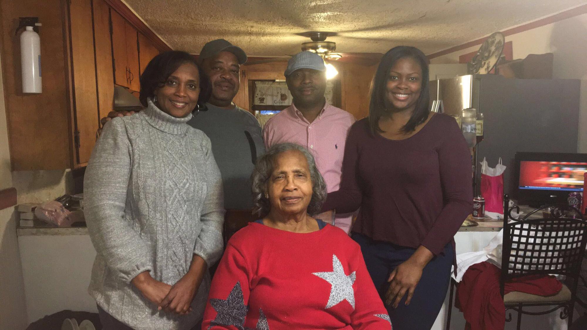 My dad, grandmother and his siblings! ❤️