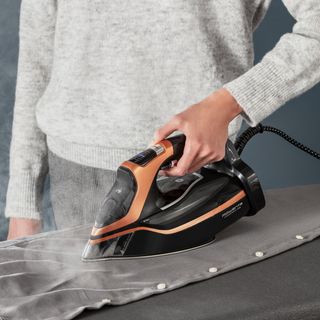 SteamForce Pro Steam Iron