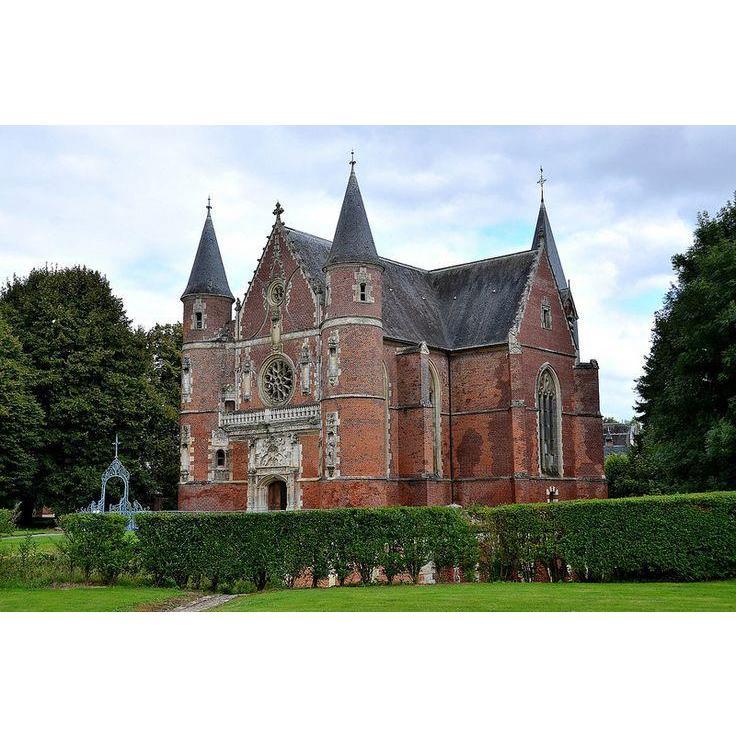 The church where we will get married is just left of the château on the same grounds, so no need to drive between venues!