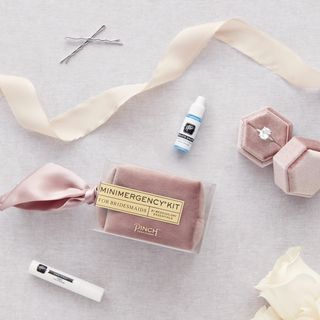 Minimergency 21-Piece Bridesmaid Kit