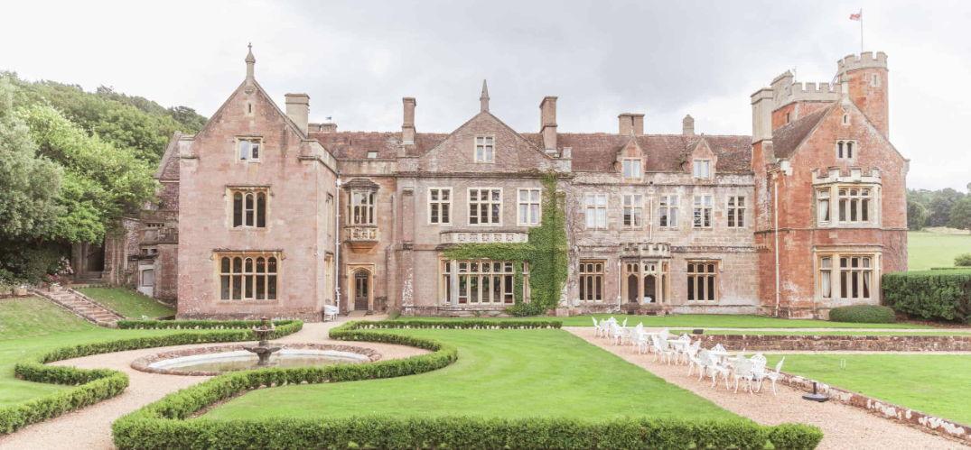 The Wedding Website of Nikita Frampton and James Hylands