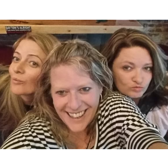 Bri, Beth and Monica perfecting their duck faces.