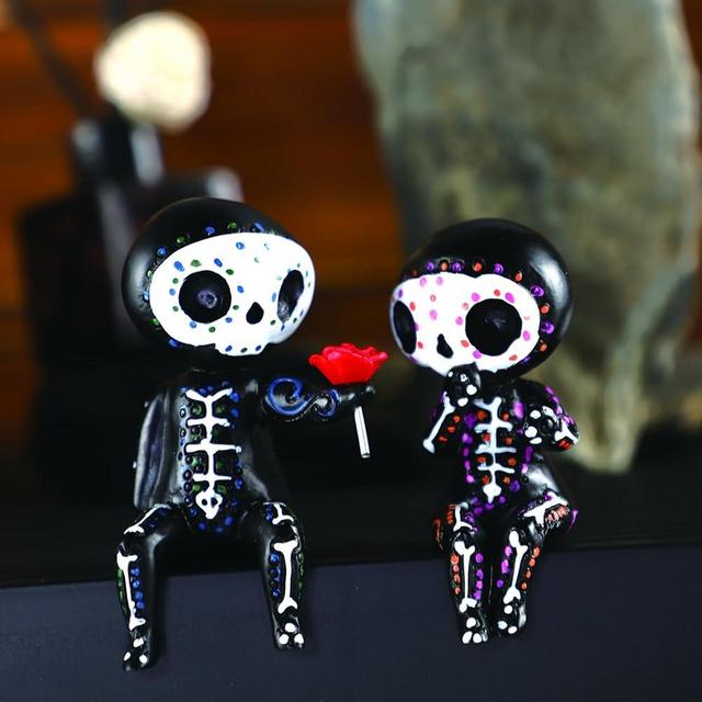 Sugar Skull Decor Couple Statue,Gothic Mexican Decor for Home Kitchen Bookshelf Figurine,Dia De Los Muertos Decorations Gifts for Women,Halloween Decor Alebrijes Adornos Para Sala Modernos Cuartos
