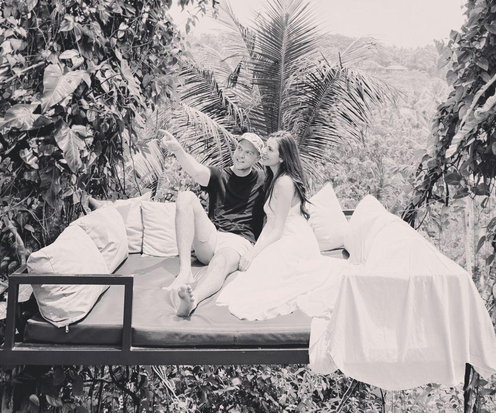 The Wedding Website of Isabella Mora and Jon Morgan