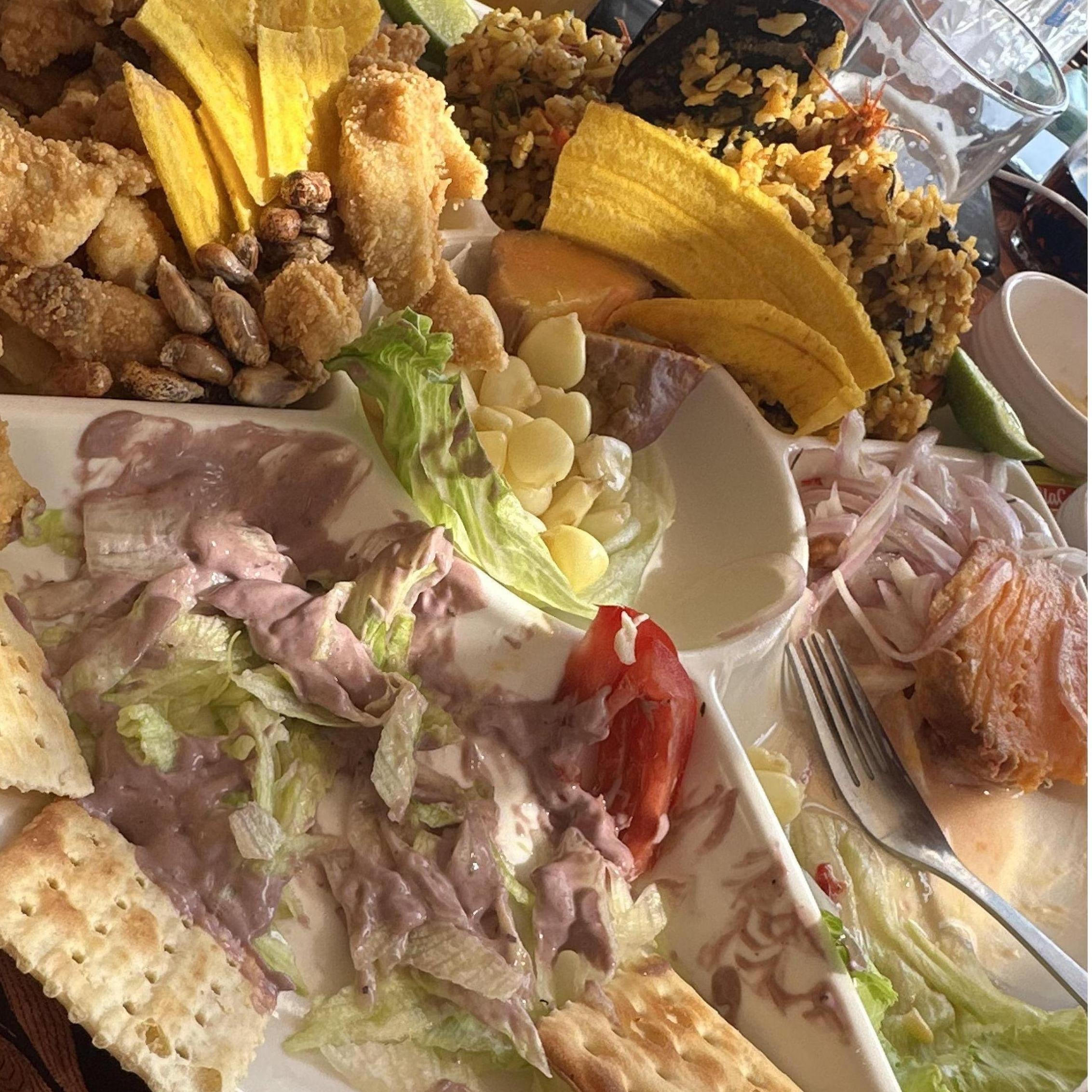 Fuente Marina: a mixture of 4 different seafood dishes