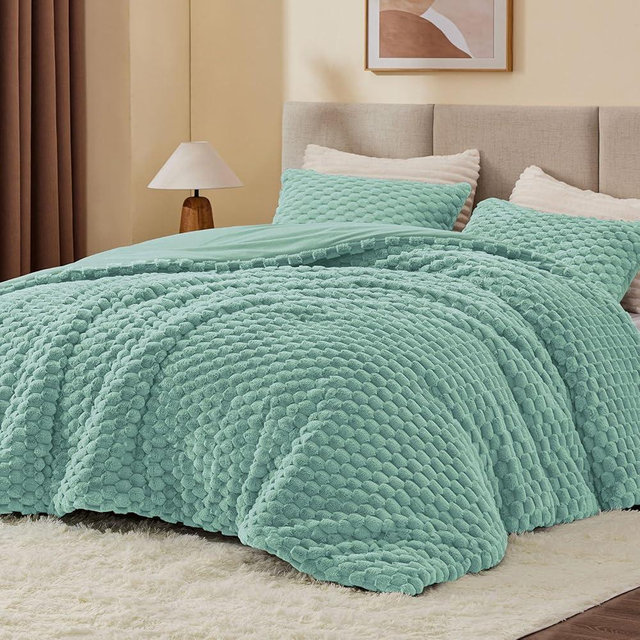 BEDELITE Fluffy King Size Comforter Set - Haze Blue Fleece Soft Comforter for King Size Bed, Luxury Warm Bedding Set for Winter, Fuzzy Bed Set 3 Pieces (1 Comforter, 2 Pillowcases)