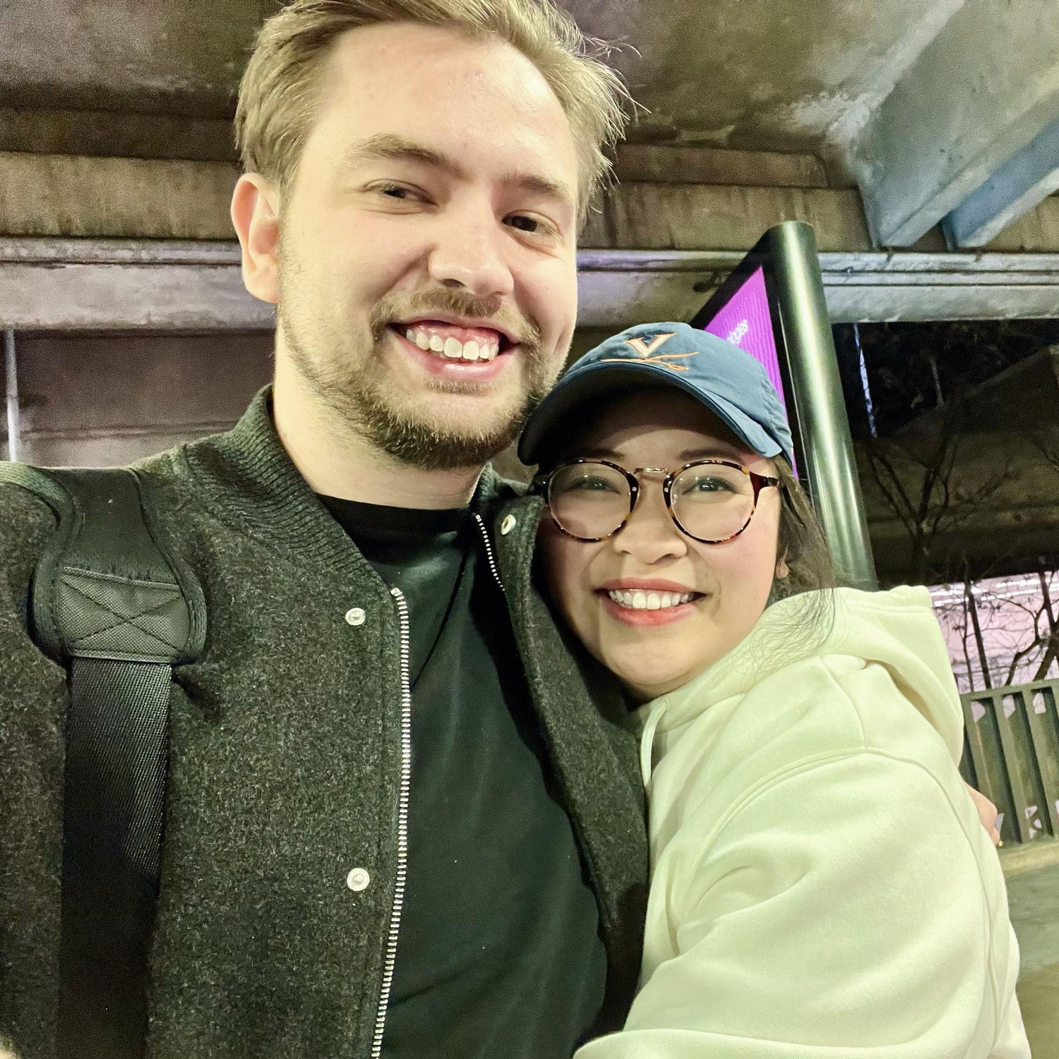 Vi dropped Luke off at the airport after he asked her to be his girlfriend!