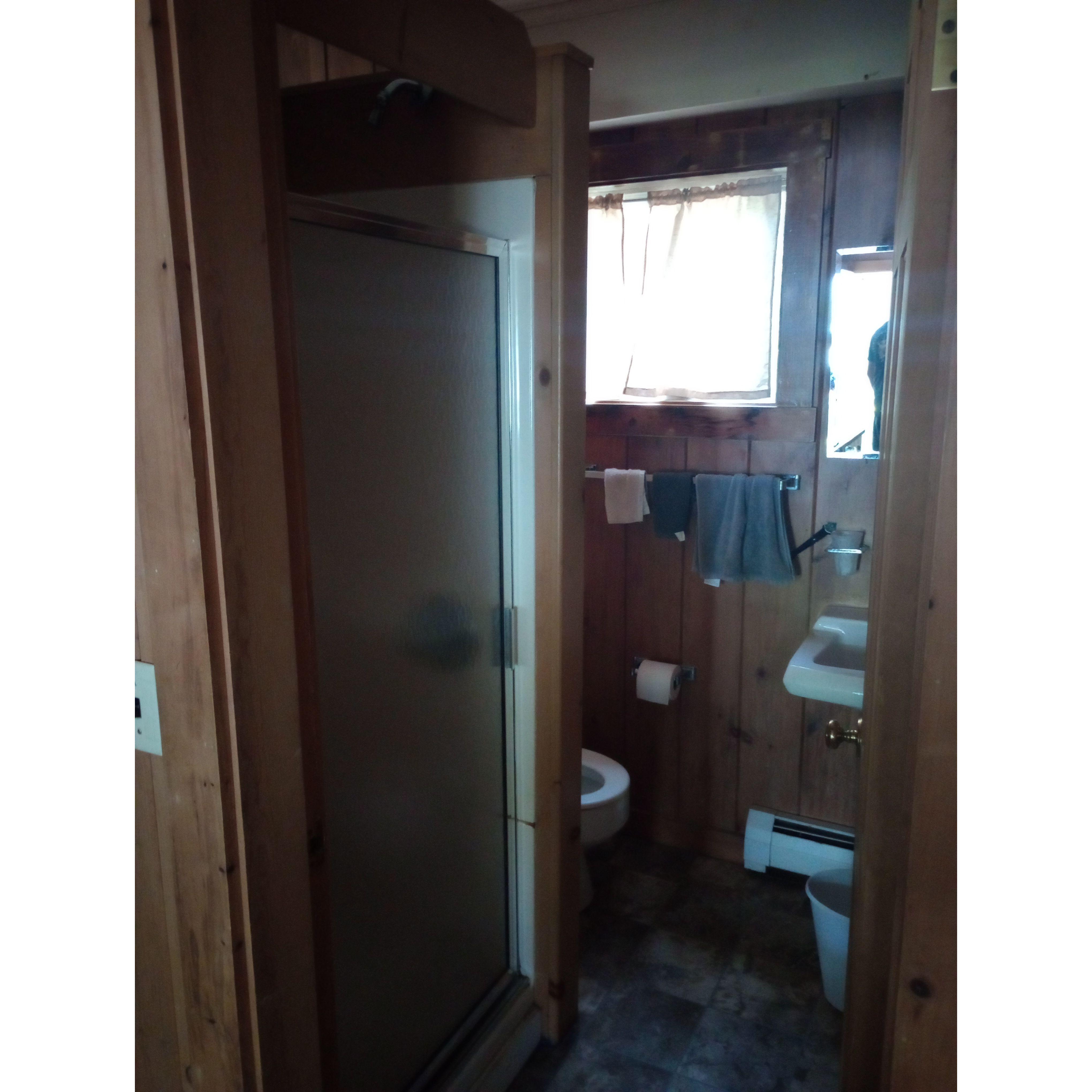 Lake View Lodge- Bathroom