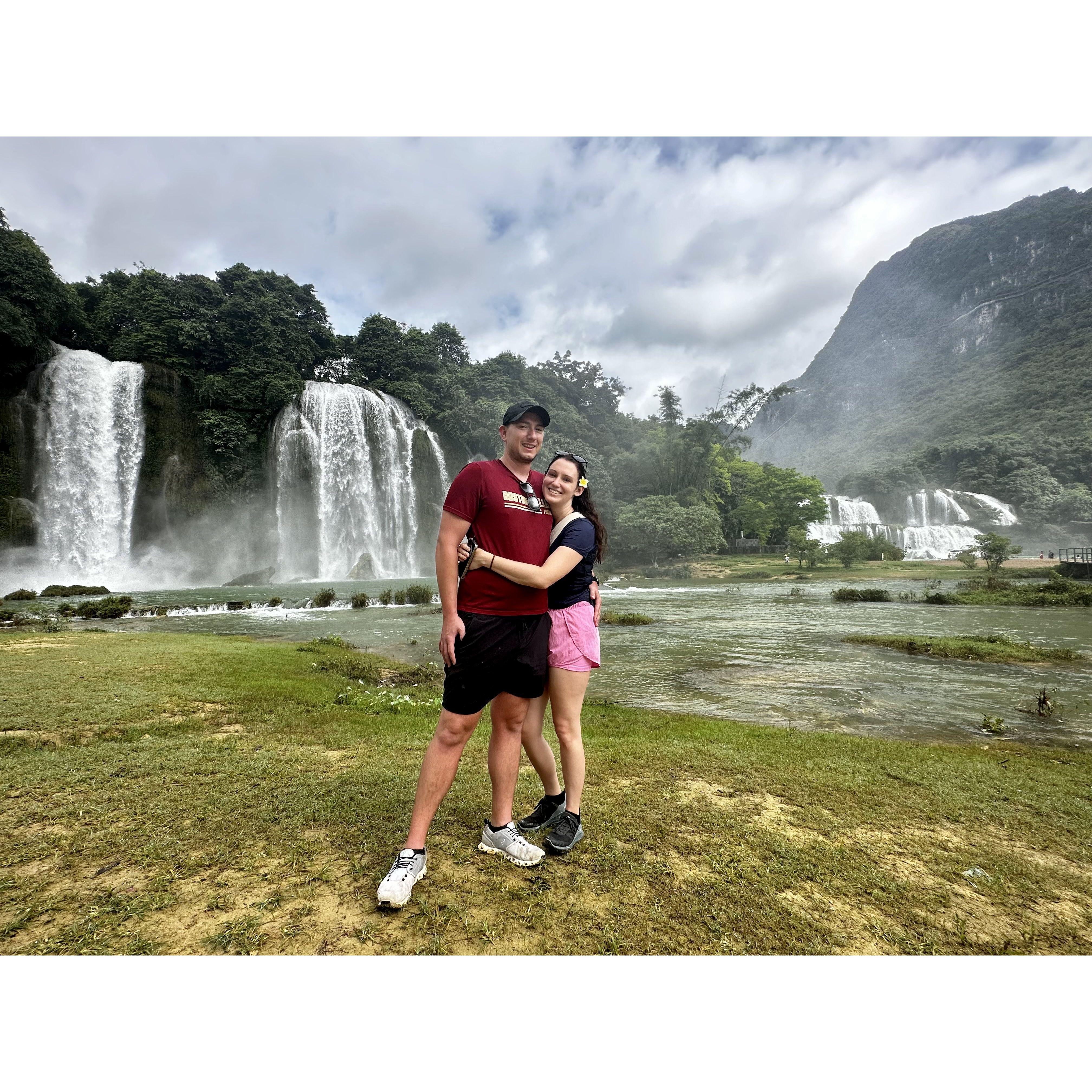 Visiting Ban Gioc waterfall on the border of Vietnam and China!