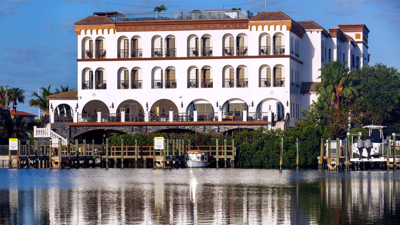 The Wedding Website of Taylor Dechen and Matt Eckard