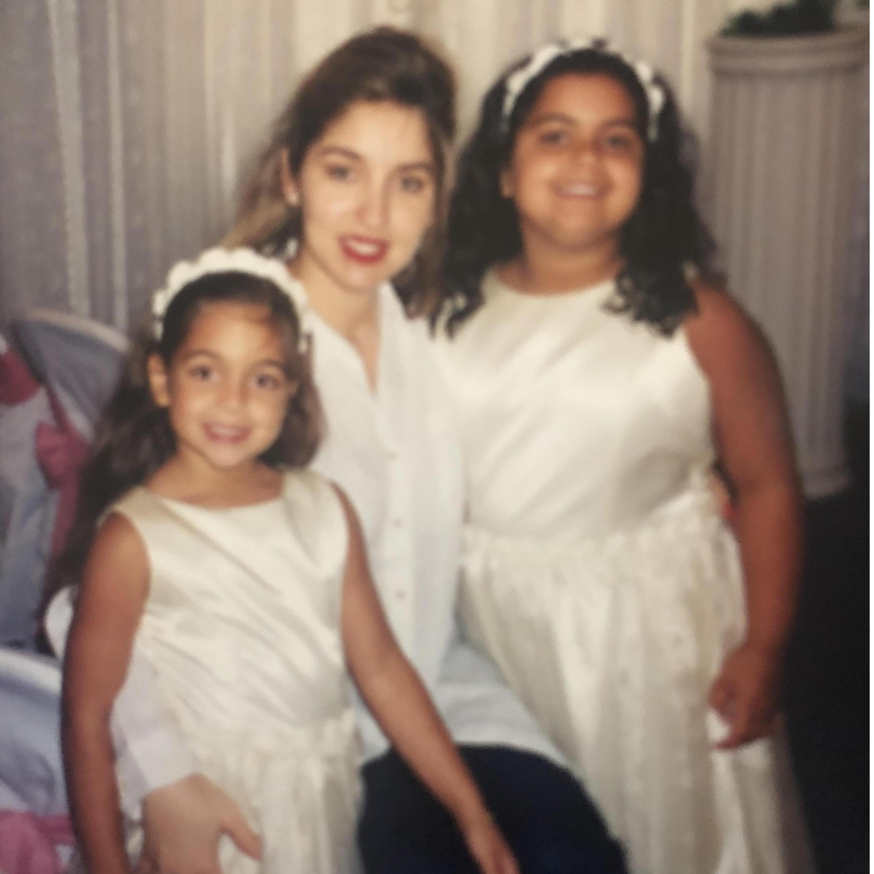 The gorgeous maid of honor with the most precious flower girls.