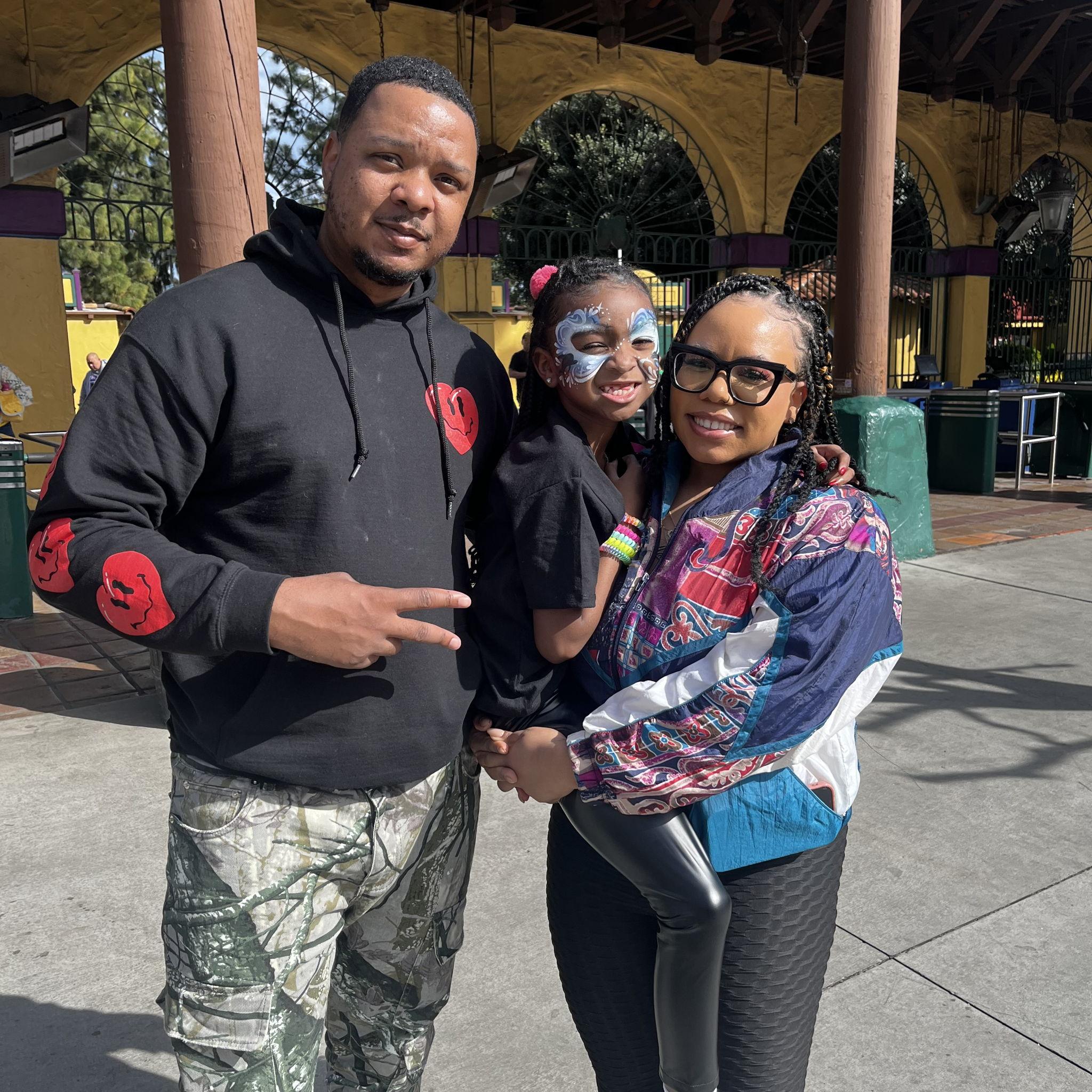 Raylan's first time to Knotts Berry Farm