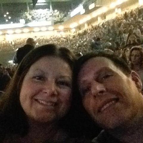 Garth Brooks! Second Row!!