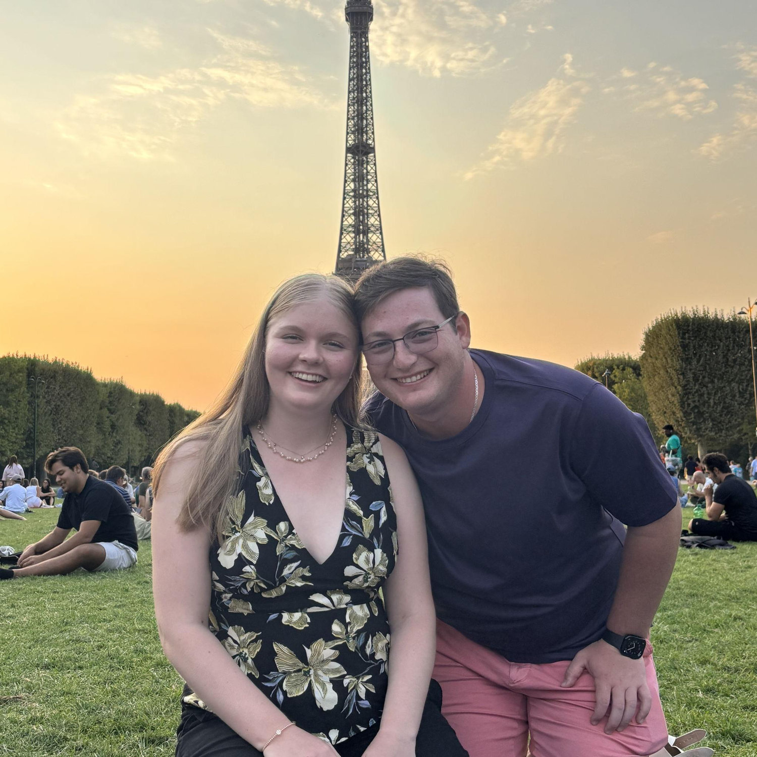 A picnic with friends in Paris!