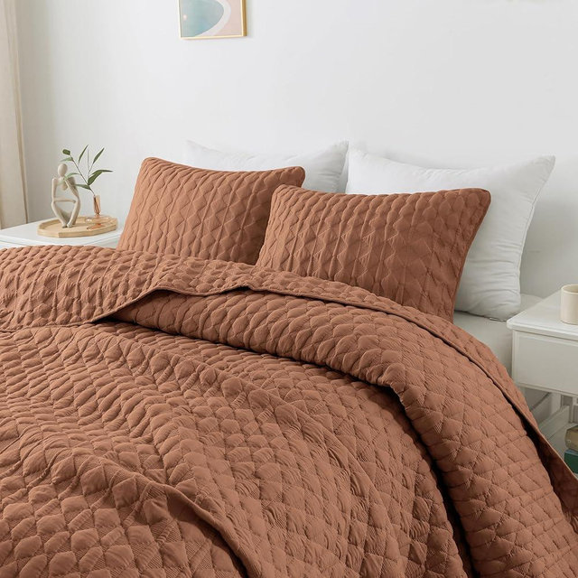 WDCOZY Burnt Orange Quilts Queen Size Bedding Sets with 2 Pillow Shams, Red Lightweight Soft Bedspread Coverlet, Quilted Blanket Thin Comforter Bed Cover for All Season, 3 Pieces, 90x90 inches