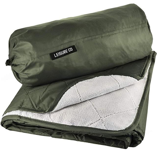 Leisure Co Extra Large Waterproof Outdoor Blanket - Weatherproof Outer with Plush Fleece Inner Lining - Perfect for Picnic Use and Camping, Yoga, Dogs - Sand Free Foldable and Lightweight